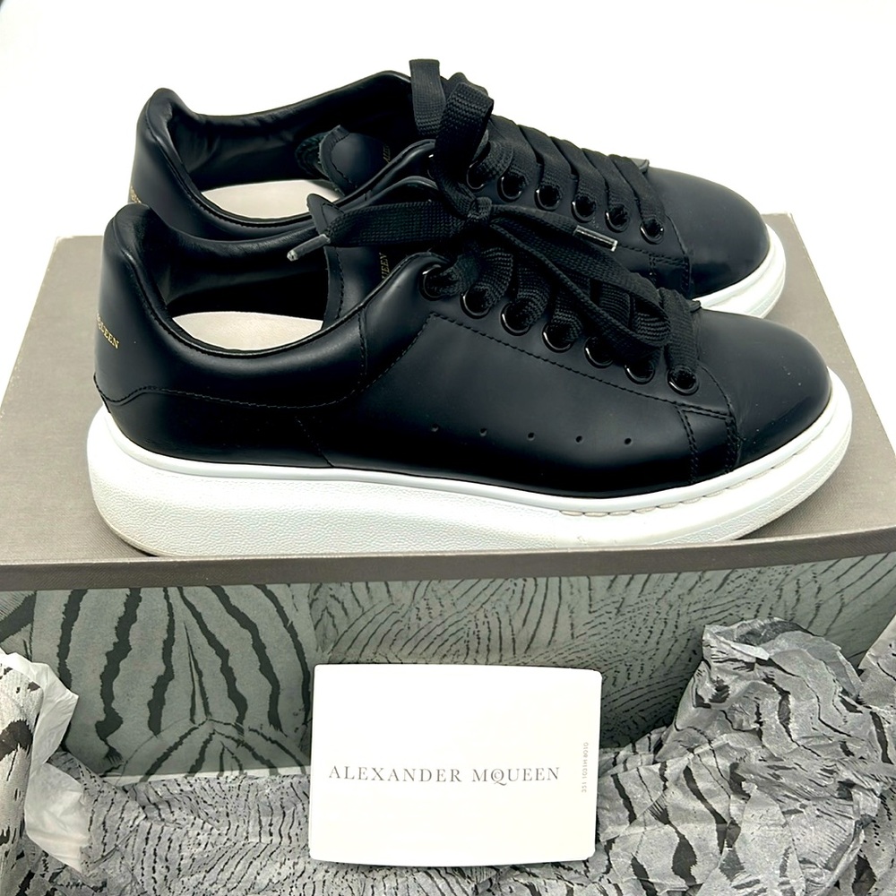 Alexander McQueen “Larry” Sneaker black/white